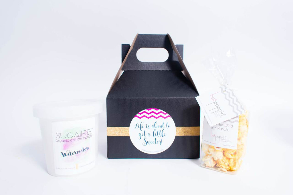 Random Acts of Sweetness® Gift Box | Two Sweet Treats (RAOS GIFTBOX)6x4x4 Gable Box
1 Sugaire Organic Cotton Candy - 16oz pint
1 Hotpoppin Gourmet Popcorn - 1 cup bag