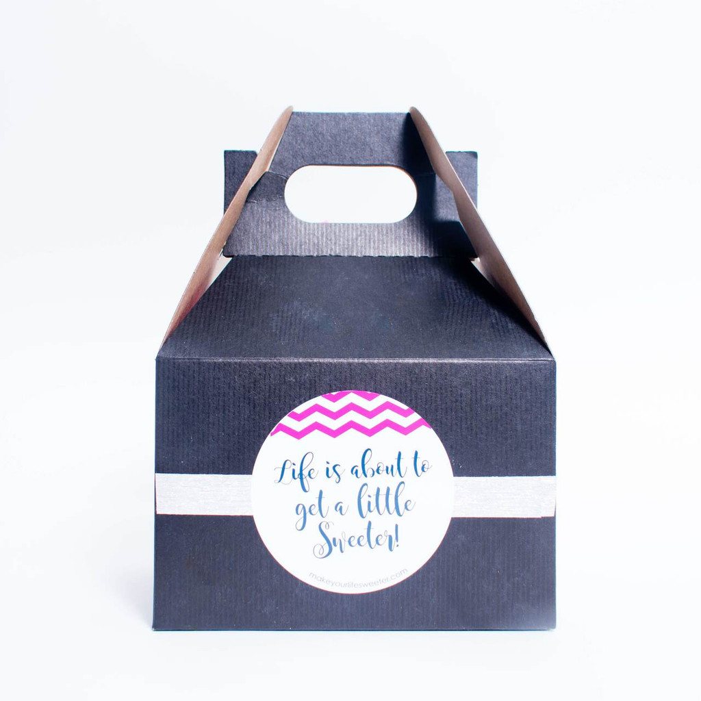 Random Acts of Sweetness® Gift Box | Two Sweet Treats (RAOS GIFTBOX)6x4x4 Gable Box
1 Sugaire Organic Cotton Candy - 16oz pint
1 Hotpoppin Gourmet Popcorn - 1 cup bag