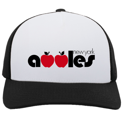 Vintage New York Apples World Team Tennis trucker cap with seamless 5-panel front and retro logo in white/black
