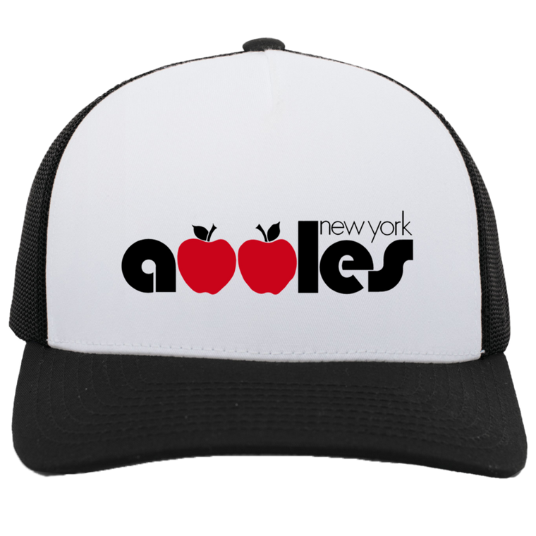 Vintage New York Apples World Team Tennis trucker cap with seamless 5-panel front and retro logo in white/black