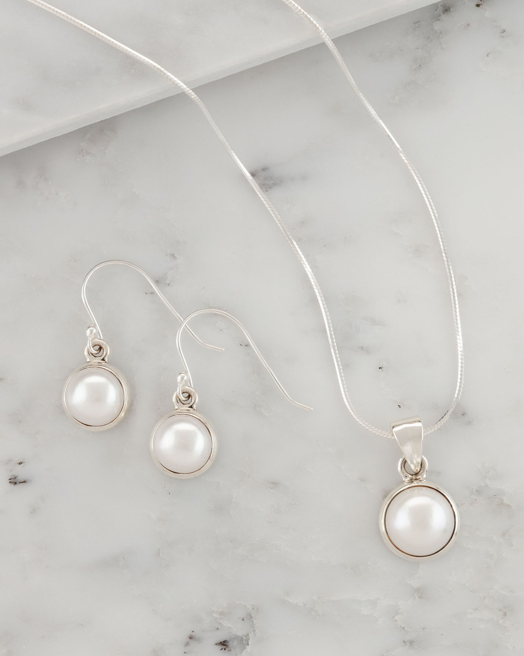 Simple Elegance Pearl Necklace & Earrings Gift Set – Timeless Pearl