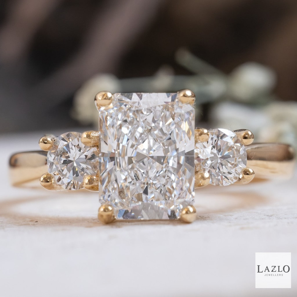 18kt Yellow Gold Three Stone Laboratory 2.04ct D VVS2 Diamond 0.50ct 2 Round Brilliant Diamond Ring 1