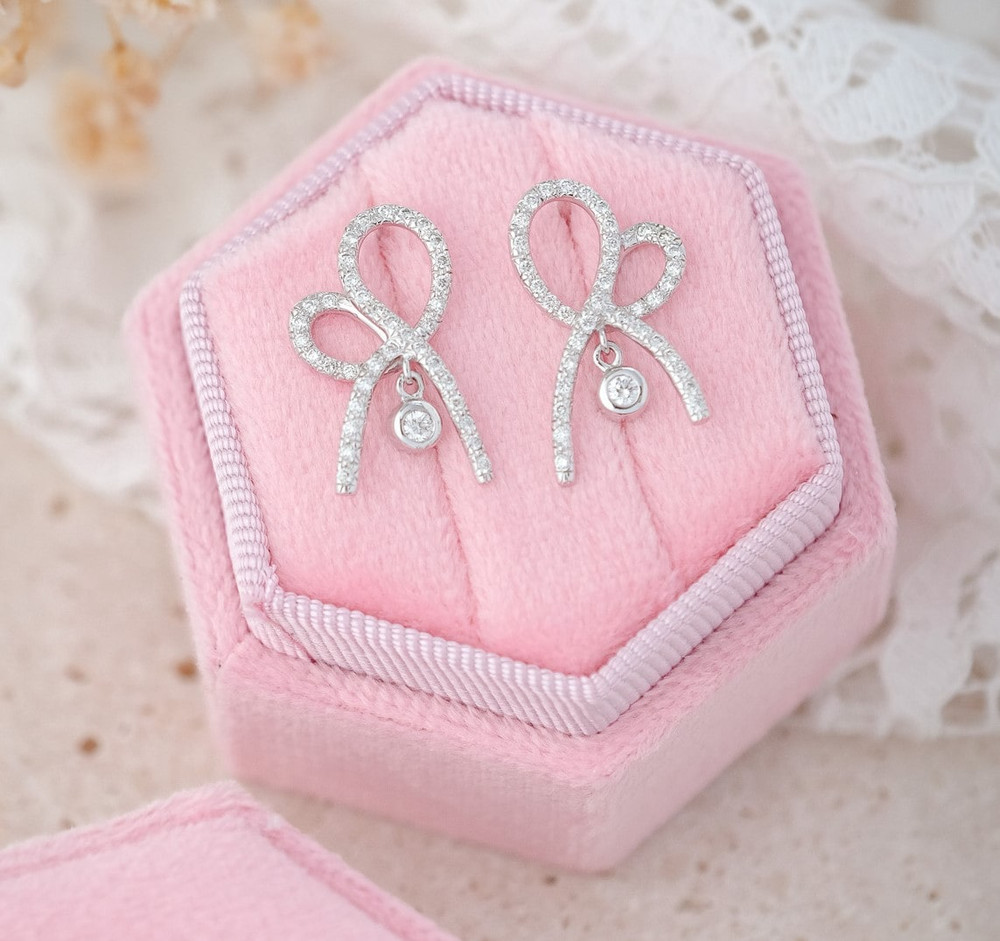 Vera Wang 18kt White Gold Diamond Bow Earrings 1