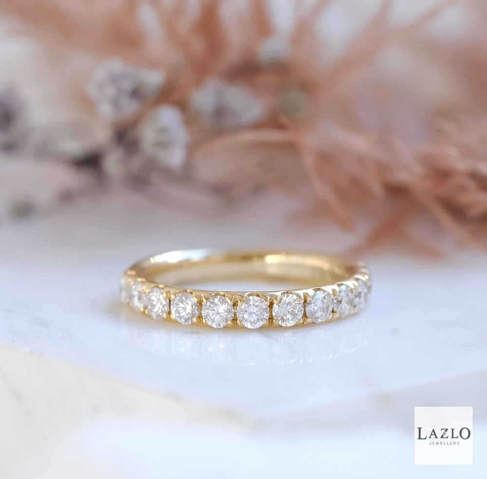 18kt Yellow Gold 12 Stone Round Brilliant 3mm 0.90ct Diamond Band 1