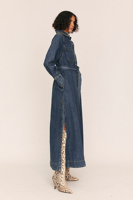 We've put our Bohemian Traders spin on classic workwear to create this blue denim shirt dress, which features a detachable self belt. It has a slimmer fit than it's Opera Shirt Dress companion. 