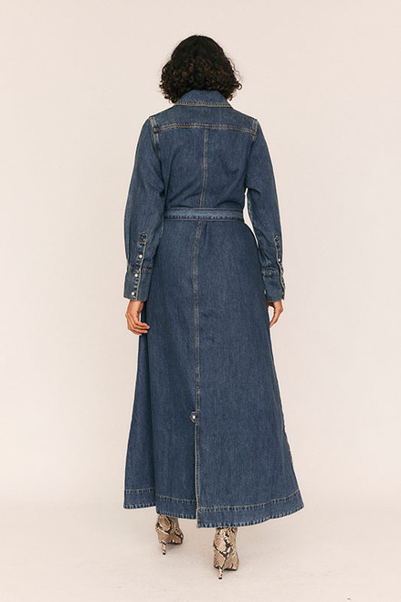 We've put our Bohemian Traders spin on classic workwear to create this blue denim shirt dress, which features a detachable self belt. It has a slimmer fit than it's Opera Shirt Dress companion. 