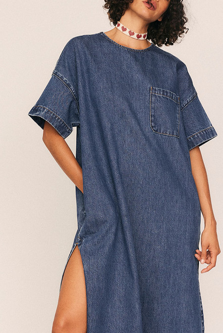 Effortless structure meets everyday ease in the Drop Shoulder Denim Midi Dress. Crafted from heavyweight, premium cotton denim, this boxy silhouette is designed to drape with intention - oversized, unfussy, and quietly elevated.
