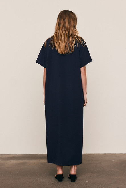 The Navy Oversized Tee Dress is the essential throw-on of the Bohemian Traders POETICA collection. A relaxed, luxe-cotton midi that anchors your wardrobe and elevates every outfit it touches, it is crafted from luxe cotton jersey and is as comfortable as it is versatile.