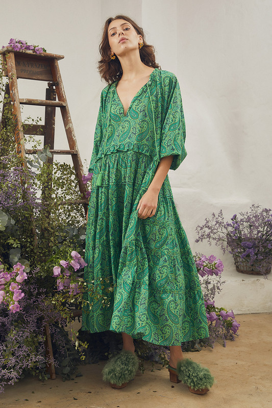 From the paisley greens to the fluttery tiers, Bohemian Traders Ruffle Neck maxi Dress is destined to be the centre of attention. It's made from cotton voile that's printed with decadent swirls and has tonal ties to the neck. Pair yours with tan sandals for day and golden tones for night.