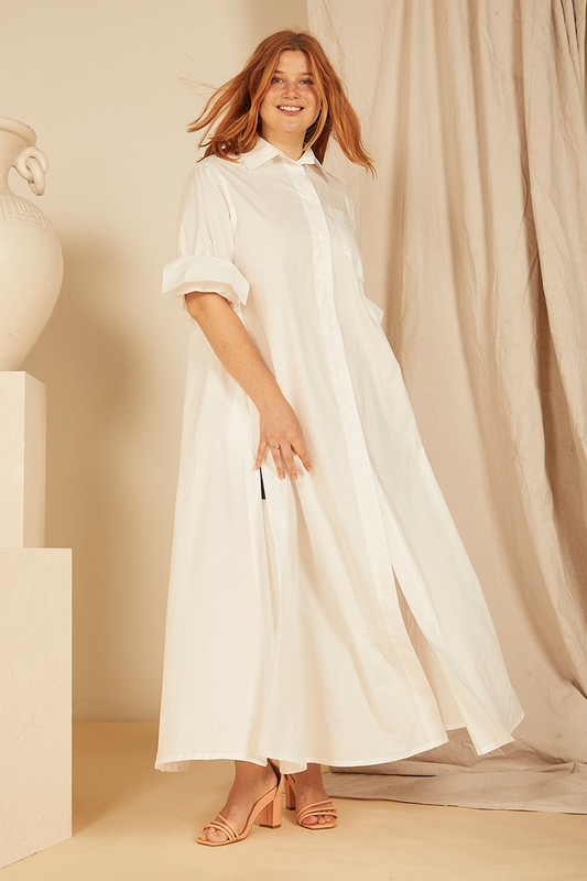 Bohemian Traders' opera shirt dress looks just as cool on its own or un-buttoned at the hem, allowing your favourite jeans to peek through. Cut from crisp cotton poplin, this designer shirt dress in a maxi length has a relaxed oversized shape with dropped shoulders and side splits that create flowy movement. Roll up the cuffs for a laid-back take.