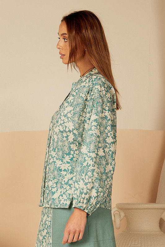 BT's 'posey' puff sleeve blouse has a loose, breezy shape that's gathered along the shoulders. Made from cotton, it's printed with vintage-inspired flowers and has shell buttons.