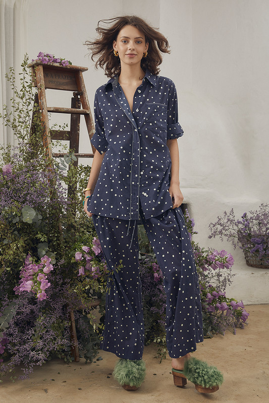 Bohemian Traders' 'Galaxy' cotton voile pant is the embodiment of effortless practicality. With an easy fit that suits every shape, they're crafted from the softest cotton. This beach-bound essential and it's co-ord shirt echo relaxed days on the shore. Slip them on and off - perfect for your getaway wardrobe.