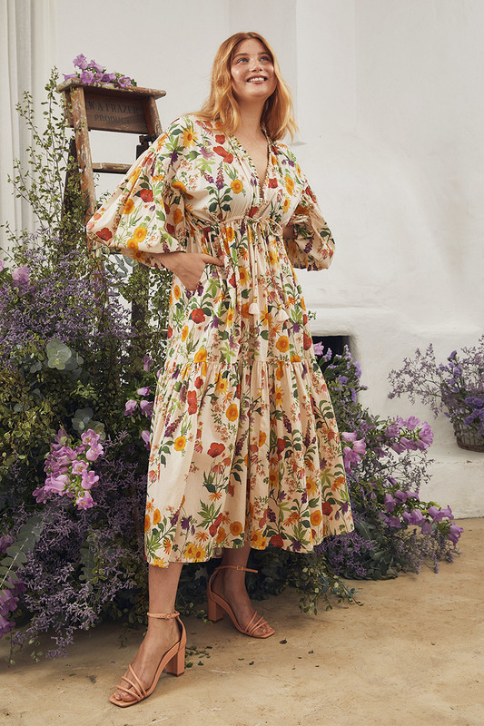 When you can visualise yourself in this dress at a Byron Bay vintage market or an inner city bar you know you’ve struck wardrobe gold. Cut from cotton voile and adorned with Bohemian Traders's bespoke bee-tanical florals, this effortless oversized maxi dress is a contemporary style designed for every day. Complement the V neckline with gold necklaces.