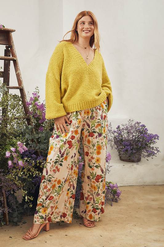 This boucle sweater goes with nearly everything - style yours with your favourite denim, the Bee-Tanical Drawstring Pant or layer over the matching button up. Knitted from cosy boucle in a versatile 'citrus' shade, it's designed for a relaxed fit emphasized by dropped shoulders and is complete with ribbed trims.