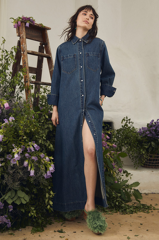 We've put our Bohemian Traders spin on classic workwear to create this blue denim shirt dress, which features a detachable self belt. It has a typically oversized fit with dropped shoulders and deep splits to the sides.