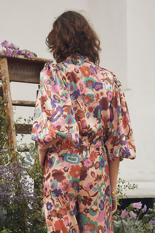 This feminine blouse is made from satin twill and patterned with our in-house designed Carnaby print. It has blouson sleeves and a henley placket to temper the swing hem. Wear yours with denim or the coordinating Paper Bag Pant.