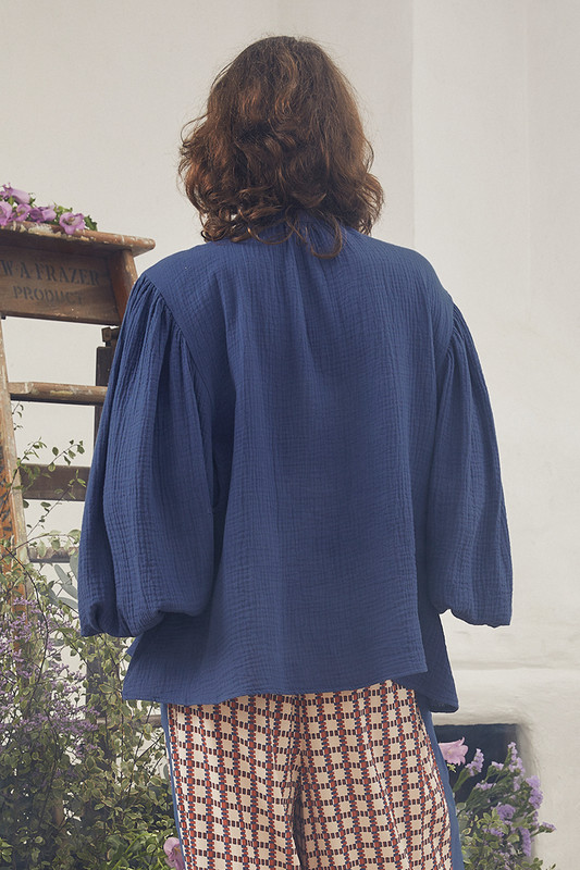 This delicate blouse is cut from 100% cotton gauze and is gathered in a way that shows off how beautifully floaty it is. Style yours with denim or the cubist pant for easy days spent wandering.