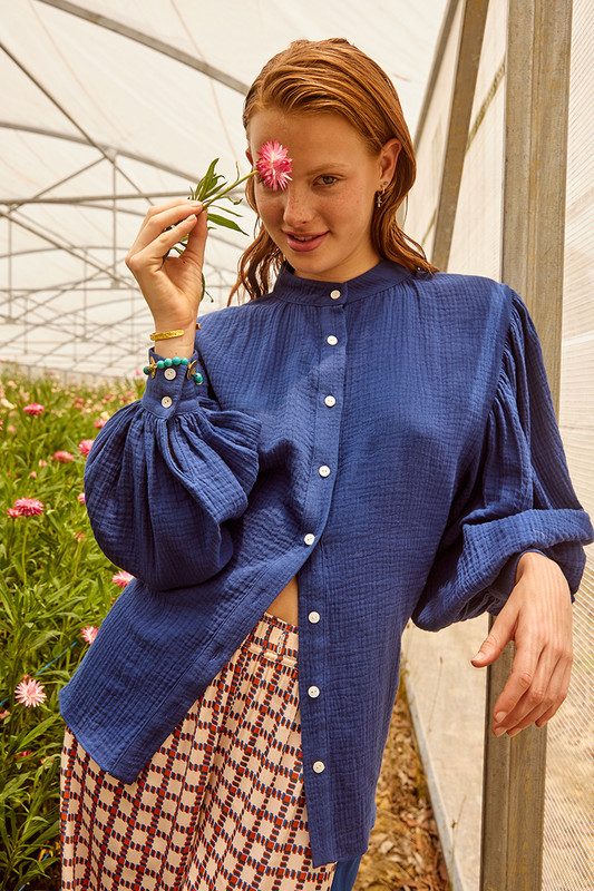 This delicate blouse is cut from 100% cotton gauze and is gathered in a way that shows off how beautifully floaty it is. Style yours with denim or the cubist pant for easy days spent wandering.