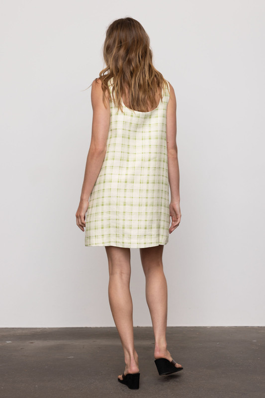 The Frankie Mini Dress is a truly timeless piece. Cut from breathable pure linen and has a simple shift shape thats easy to dress up or down depending on the occasion. Finish the look with the matching blazer.