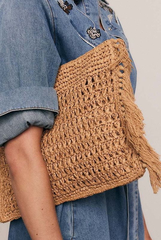 OVERSIZED CROCHET CLUTCH IN SAND