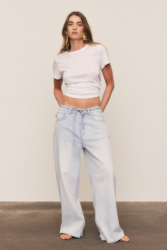 The Baggy Denim Jean delivers modern ease through a wide, slightly cropped leg and relaxed high-waist cut. Crafted from premium stretch denim, it moves with you while maintaining structure and polish. Machine washable and made to flatter every body, this jean is an enduring wardrobe foundation. If you're inbetween sizes, we recommend sizing down