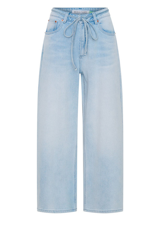 The Baggy Denim Jean delivers modern ease through a wide, slightly cropped leg and relaxed high-waist cut. Crafted from premium stretch denim, it moves with you while maintaining structure and polish. Machine washable and made to flatter every body, this jean is an enduring wardrobe foundation. If you're inbetween sizes, we recommend sizing down