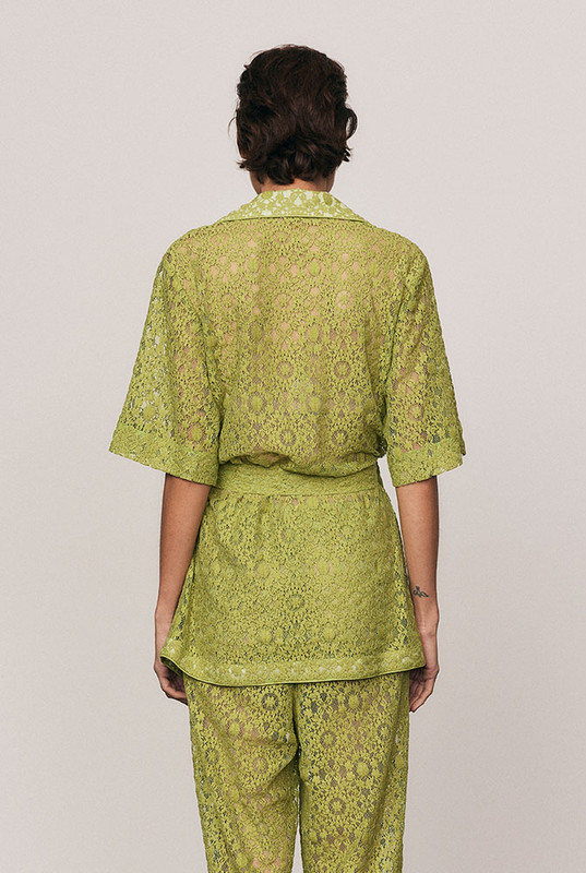 A best-selling Bohemian Traders silhouette, reimagined in vibrant Citron lace. Worn by women of influence globally, this softly structured shirt features a relaxed fit, shell buttons and a self-tie waist. Crafted from a premium cotton blend lace, it delivers effortless elegance and everyday ease. Available in our size-inclusive range from 6–22.