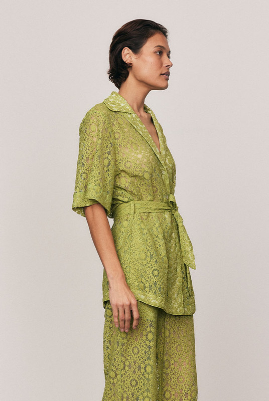 A best-selling Bohemian Traders silhouette, reimagined in vibrant Citron lace. Worn by women of influence globally, this softly structured shirt features a relaxed fit, shell buttons and a self-tie waist. Crafted from a premium cotton blend lace, it delivers effortless elegance and everyday ease. Available in our size-inclusive range from 6–22.