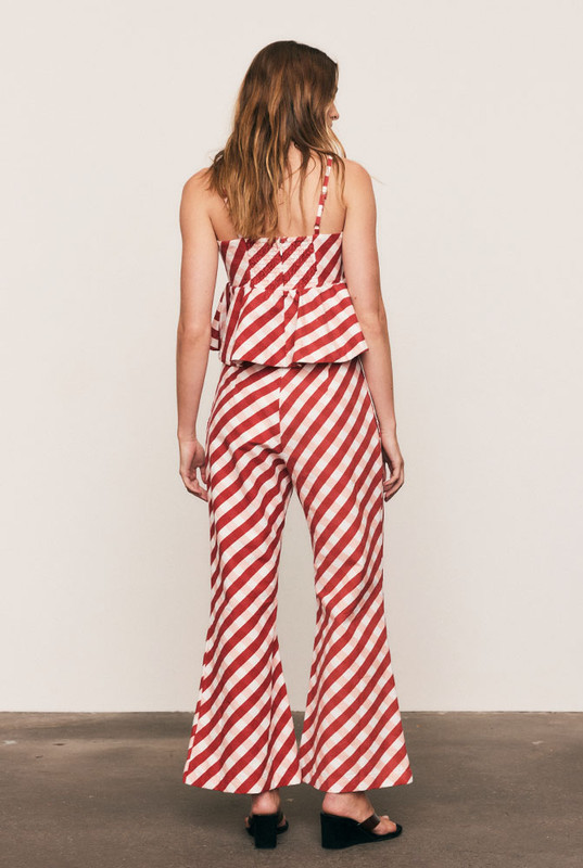 Tailored from a cotton–linen blend, the Gingham Crop Flare Pant offers relaxed structure and playful polish. The mid-rise waist and flared cropped leg shape make it ideal for summer dressing. Pair it with the matching Gingham Bodice Top or Gingham Check Shirt for a coordinated festive look that moves easily from day to soirée.