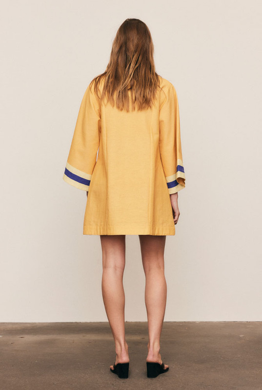 Playful and sun-soaked, the Kauai Mini Jacket Dress is crafted from a premium natural-fibre linen blend in Bohemian Traders’ exclusive Kauai placement print. Designed with a tailored collar, side pockets and a flattering A-line silhouette, it’s breathable, effortless and endlessly versatile. The perfect summer statement, infused with Golden Hour warmth.