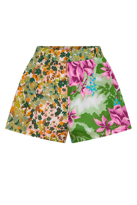 Part of a matching set, the Ivy Sport Short is crafted from soft cotton voile in Bohemian Traders’ exclusive spliced print. Designed with an elasticated waist and drawcord for comfort, it falls softly through the hips for effortless movement. Pair with the coordinating Ivy Shirt for a bold, elevated take on resort dressing.