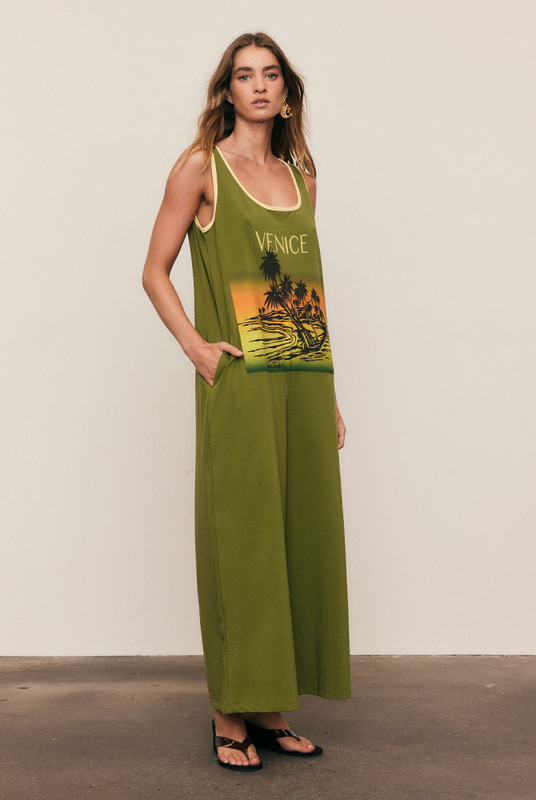 The Relaxed Jersey Jumpsuit is your one-and-done outfit for days that call for comfort and confidence. Cut from soft cotton-blend jersey in Jungle Green, it features a custom chest print, cropped wide leg and easy, relaxed fit. Slip it on and go. It’s simple, flattering and made for life in motion.