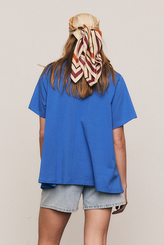 The Oversized Swing Tee in soft cotton blend jersey combines comfort and flow with modern ease. Its generous swing hem and relaxed fit make it endlessly versatile — perfect for layering or wearing solo. Machine washable and size inclusive, it’s your elevated everyday tee.