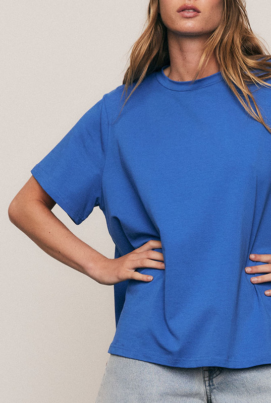 The Oversized Swing Tee in soft cotton blend jersey combines comfort and flow with modern ease. Its generous swing hem and relaxed fit make it endlessly versatile — perfect for layering or wearing solo. Machine washable and size inclusive, it’s your elevated everyday tee.