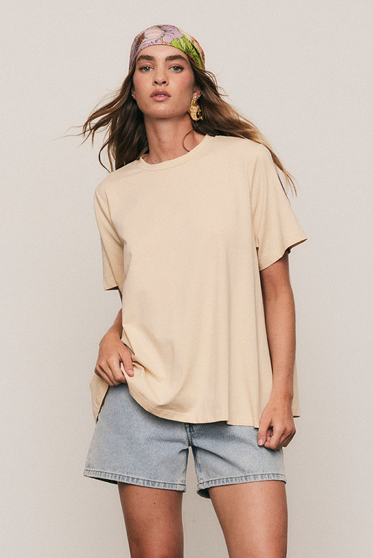 Soft, breathable, and easy to love, the Oversized Swing Tee in Macadamia is cut from a cotton blend jersey with a flowing hem for effortless movement. Designed for machine-washable simplicity and lasting comfort, it’s a natural choice for everyday wear.