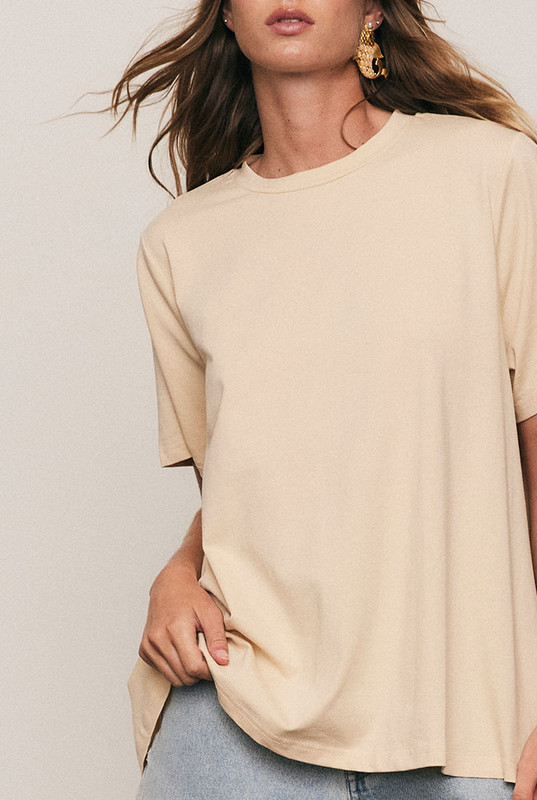 Soft, breathable, and easy to love, the Oversized Swing Tee in Macadamia is cut from a cotton blend jersey with a flowing hem for effortless movement. Designed for machine-washable simplicity and lasting comfort, it’s a natural choice for everyday wear.