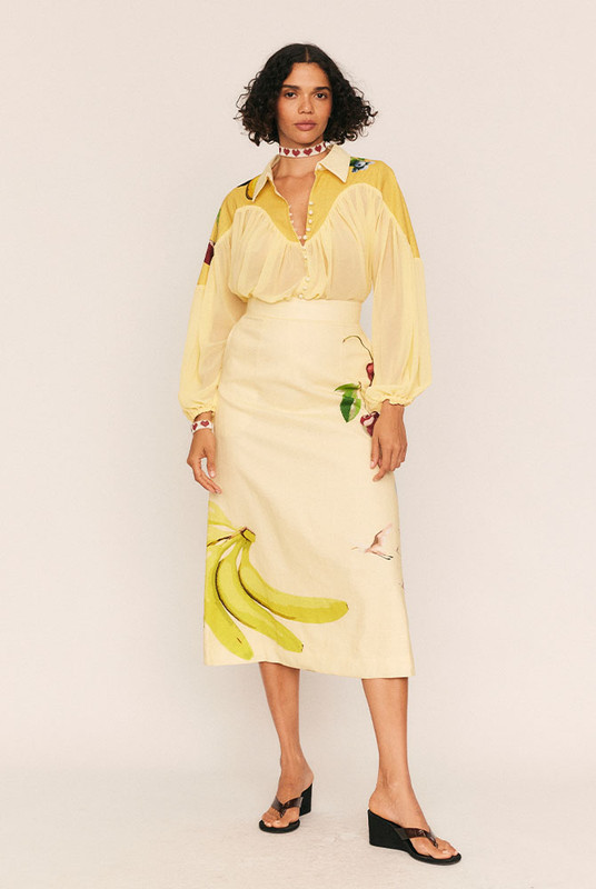 Designed for days that call for quiet impact, the Fruito Midi Skirt is a refined silhouette brought to life in Bohemian Traders’ exclusive fruit motif placement print. Crafted from a premium linen-cotton blend, it sits neatly at the waist before falling into an elegant A-line shape with a subtle centre-back split.