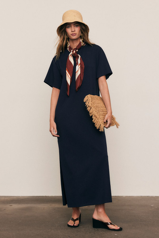 The Navy Oversized Tee Dress is the essential throw-on of the Bohemian Traders POETICA collection. A relaxed, luxe-cotton midi that anchors your wardrobe and elevates every outfit it touches, it is crafted from luxe cotton jersey and is as comfortable as it is versatile.
