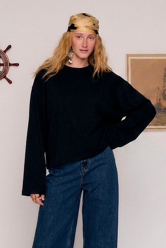 Black Long Sleeve Tee in Black