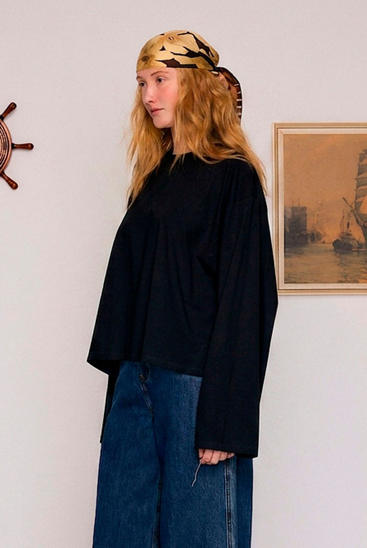 Black Long Sleeve Tee in Black