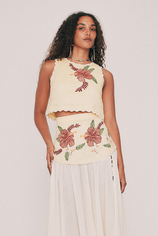 Cut from premium linen, this lemon crop top is finished with scalloped embroidery following the neckline and armholes. A concealed zip at the centre back keeps the line clean. Wear it with the matching yoke midi skirt to a summer wedding, or with denim and bright jewellery. True to size, designed from a 6 to a 22.