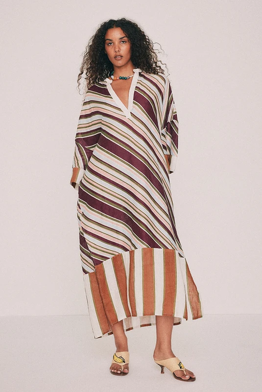Cut from pure linen, this striped kaftan maxi dress is oversized with a contrast cream neckline and wide contrast cuffs. Pockets sit in the side seams and there are no fastenings to arrange making it the perfect one-and-done look. It's the dress for long lunches and days spent seaside. Designed from a 6 to a 22.