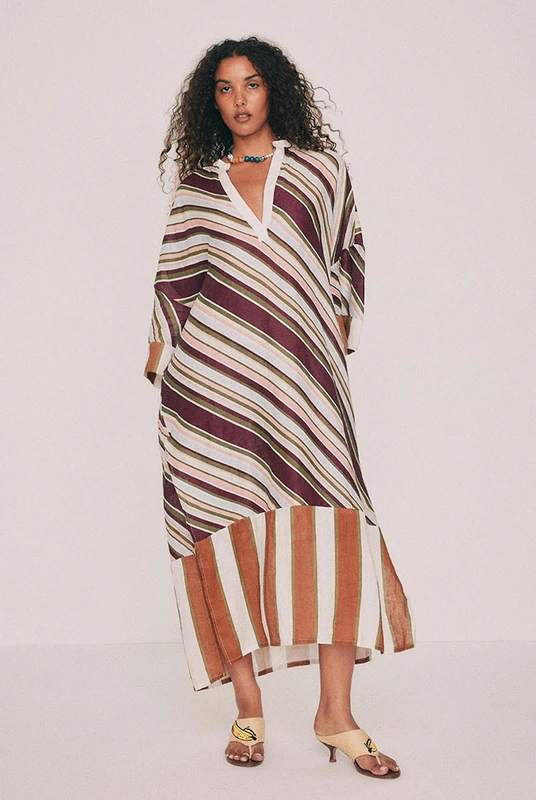 Cut from pure linen, this striped kaftan maxi dress is oversized with a contrast cream neckline and wide contrast cuffs. Pockets sit in the side seams and there are no fastenings to arrange making it the perfect one-and-done look. It's the dress for long lunches and days spent seaside. Designed from a 6 to a 22.