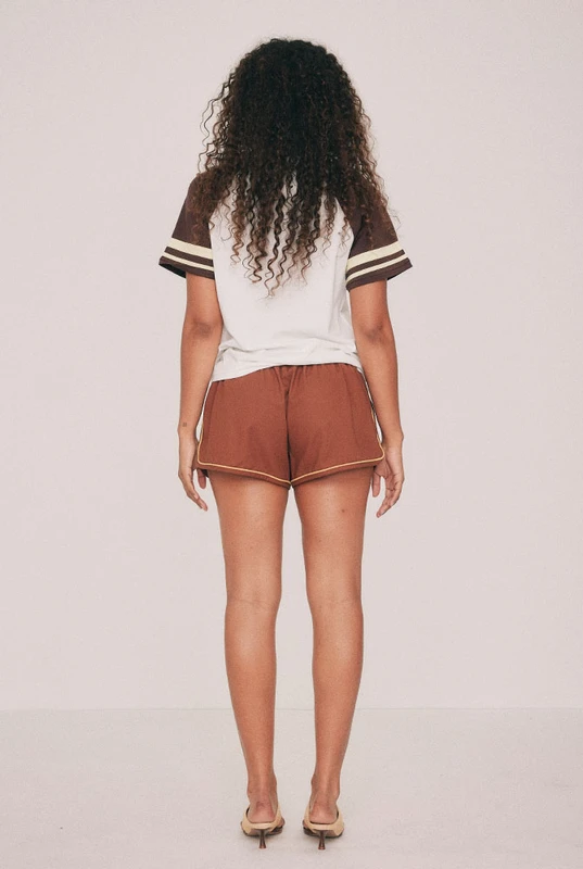 Cut from a premium linen blend, these brown shorts are full through the hip and leg, gathered at an elasticated tie waist. Pockets sit in the side seams and there is nothing to fasten. They are the short to live in through December, and the one that survives a whole week away with the extended family. Designed from a 6 to a 22.