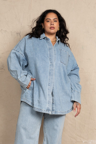 Oversized Shirt in Denim in Ice Blue