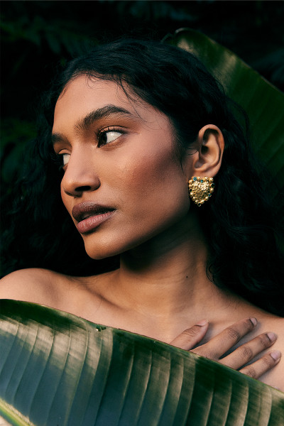 Crushed Heart Studs in Gold