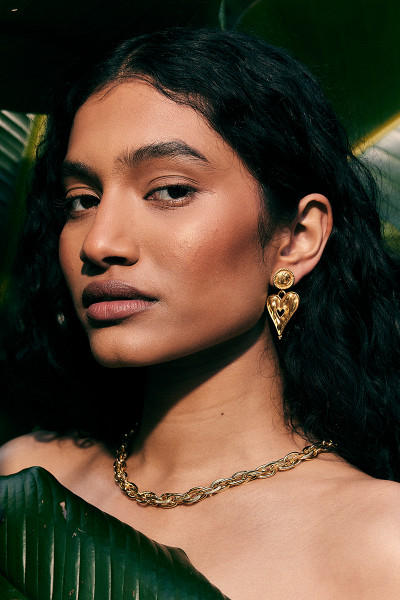 Stretched Heart Earrings in Gold