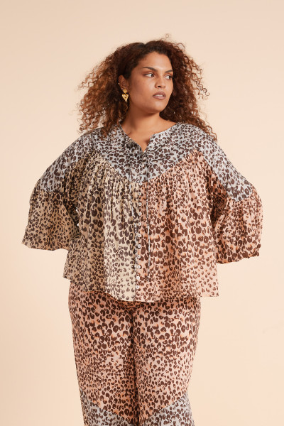 Light as air, this cotton voile blouse features voluminous sleeves and delicate leopard splicing for an unexpected touch of wild romance. The elasticated cuffs and soft drape make it as effortless as a Sicilian afternoon, while the classic point collar keeps it grounded in timeless charm. Pair with the Leopard Crop Pant to complete the look.