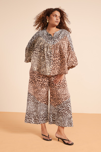 The Leopard Crop Palazzo Pant blends breezy comfort with bold print play. Crafted in lightweight cotton voile with an elastic waistband and side pockets, its wide leg silhouette moves freely - the perfect balance of relaxed and refined for sun-filled days and dusky nights. Pair with the Leopard Spliced Blouse to complete the look.