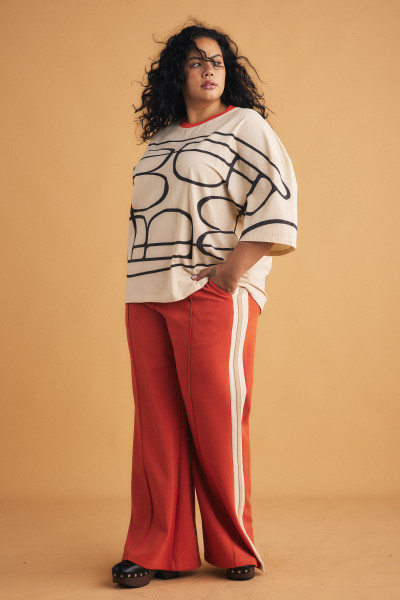 These BT track pants are considerably more elevated than most. Made from red ponte knit they're detailed with cream and beige stripes to the side. Wear yours with the coordinating tee.